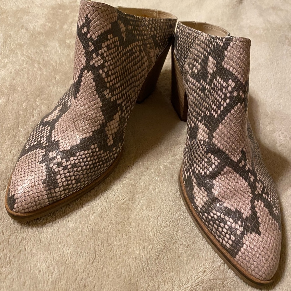 NWOT Booties